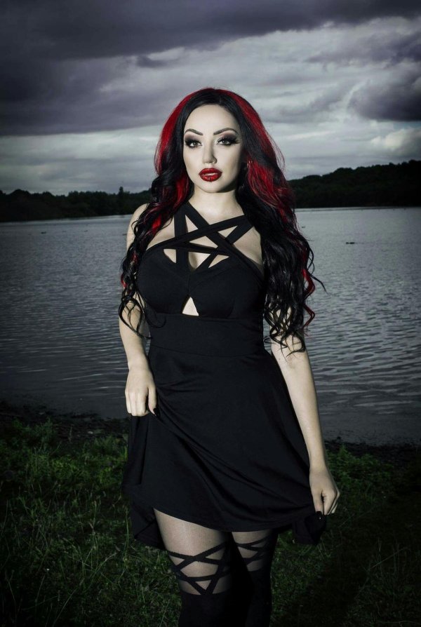 Dani divine, Готическая девушка, Готическая мода