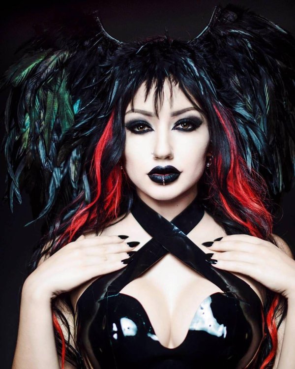 Dani divine, Готический макияж, Готическая девушка