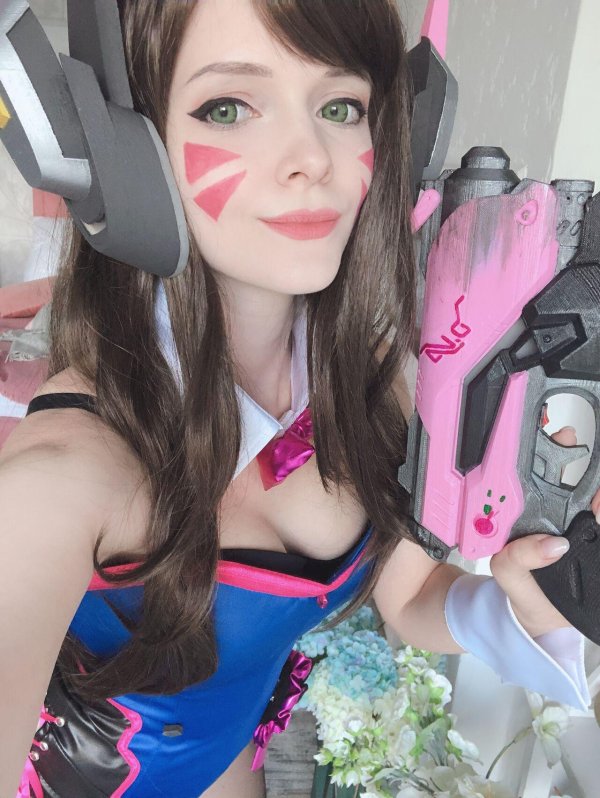 Соблазнительная героиня Ирина Сабецкая как D.Va