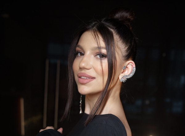 Aleksandra prijovic, Элина жгенти, Девушка