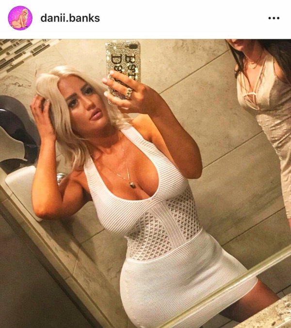 Соблазнительная модель Danii Banks с идеальными формами