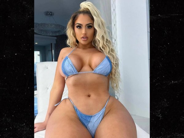Роскошная модель Danii Banks с идеальными формами