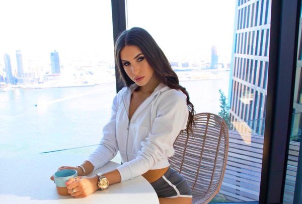 Две соблазнительные фитоняшки Jen Selter и Vanessa