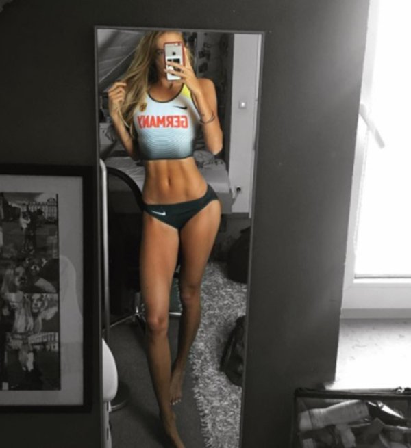 Красивая бегунья Алиса Шмидт