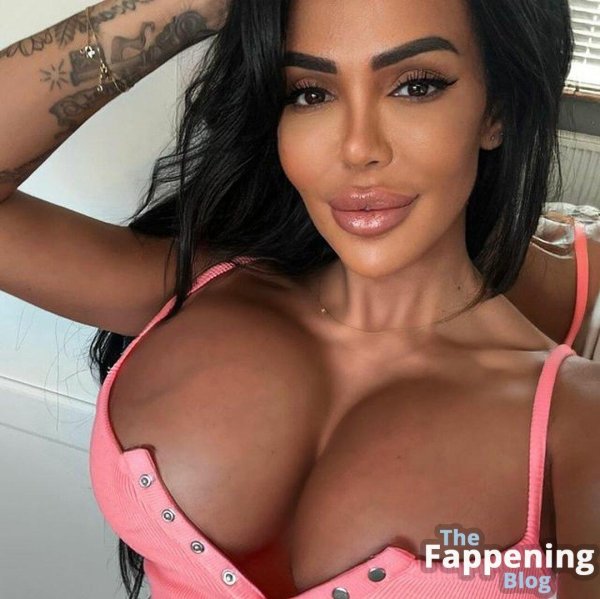 Holly james, Бимбо, Девушка