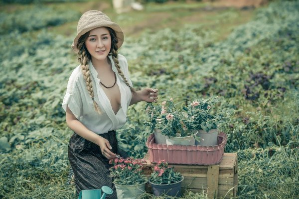 Страстная деревенская девушка в фотосессии Дубницкого