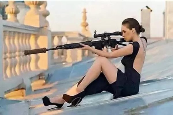 Девушка с винтовкой