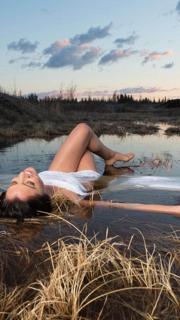 Девушка на озере, Красивые девушки в воде, Фотосессия у реки