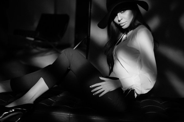 Фотосессия в шляпе, Девушка в шляпе, Фотосессия черно белая девушки