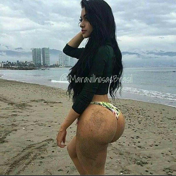 Соблазнительная Джейлин Охеда Очоа в облегающем платье