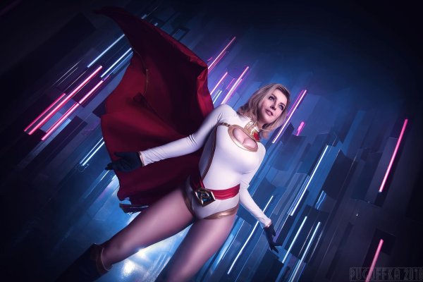 Милена Дерека в соблазнительном косплее Power Girl