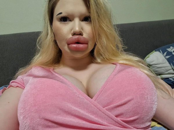 Потрясающая Андреа Иванова с самыми соблазнительными губами