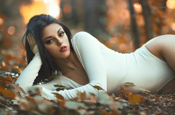 Осенняя фотосессия девушки с идеями соблазнительна