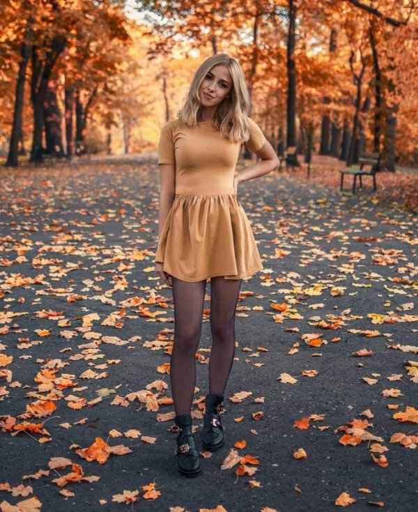 Девушки осенью в мини, Осенние фотосессии девушек, Девушки осень