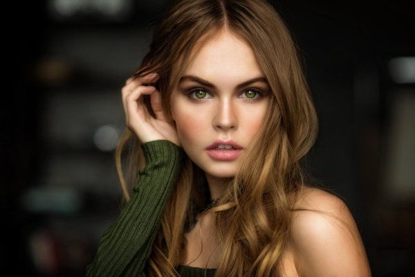 Анастасия Щеглова русые зеленые глаза манит
