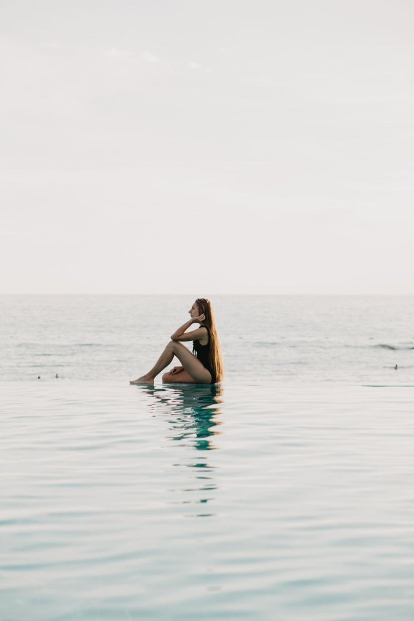 Идеи для фотосессии на море, Фотосессия в море, Море девушка