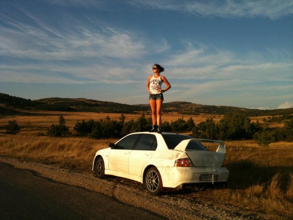 Машина девушка, Девушка с авто утро, Mitsubishi evo