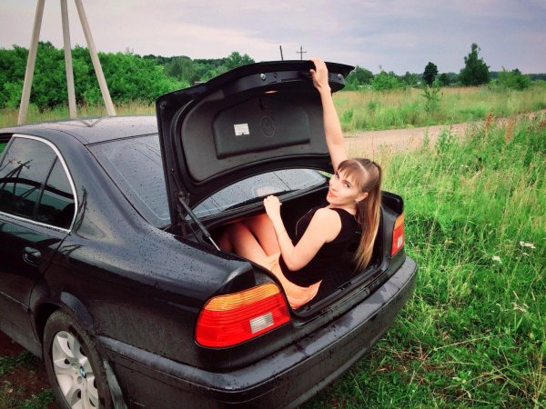 Девушка в багажнике, Фотосессия в багажнике, Бмв е и девушки
