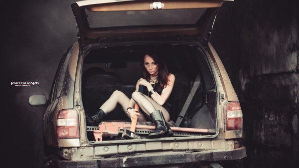 Девушка в багажнике, Фотосессия в багажнике машины, Фотосессия с автомобилем