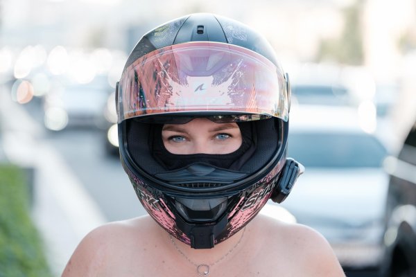 Девушка на мотоцикле в шлеме, Девушка на мото, Motorbike helmet