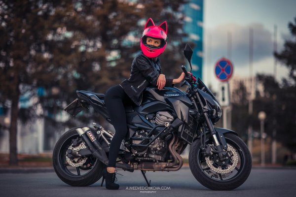 Девушка на мотоцикл, Девушка на мотоцикле в шлеме, Девушка в шлеме