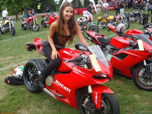 Ducati girl, Девушка на красном мотоцикле, Красивая девушка на мотоцикле
