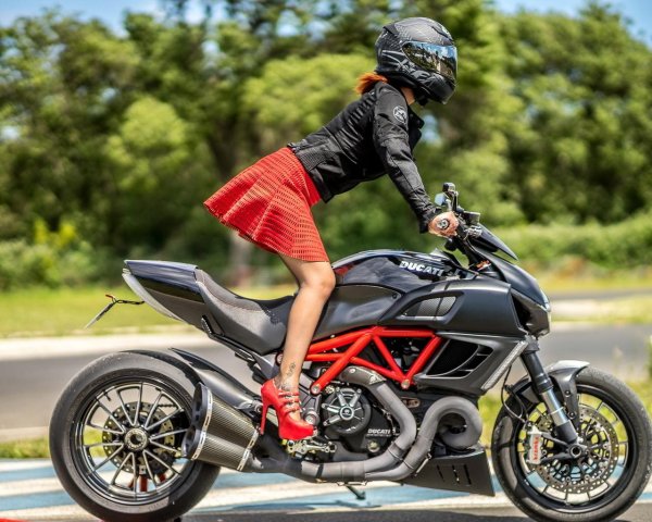 Ducati diavel и девушка, Мотоцикл ducati diavel, Девушка на мотоцикл