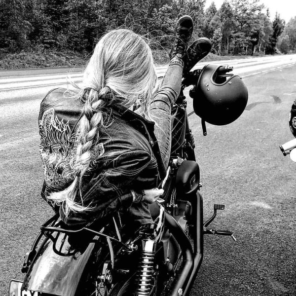 Блондинка на мотоцикле, Мотоцикл для девушек, Мотоцикл harley davidson