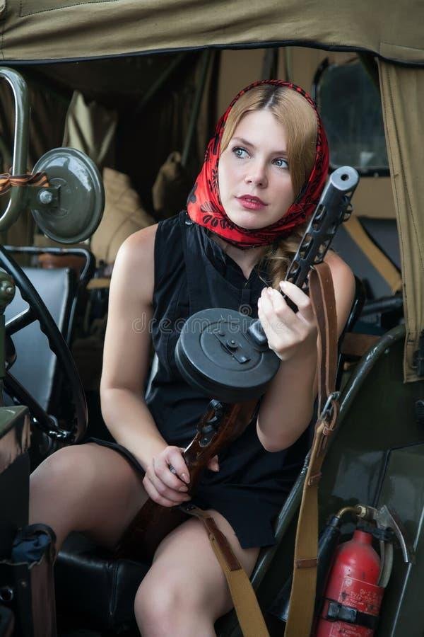 Девушка военной форме, Девушки с автоматами, Женщина с оружием