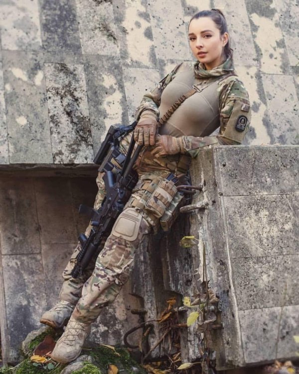 Елена делигиоз в военной форме, Девушка военной форме, Сталкер елена делигиоз