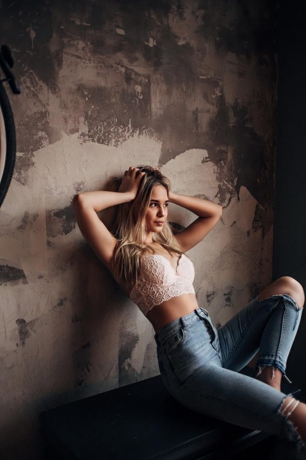 Стильная фотосессия для девушки в студии, Фотосессия для девушки идеи, Идеи фотосессии для девушки в студии