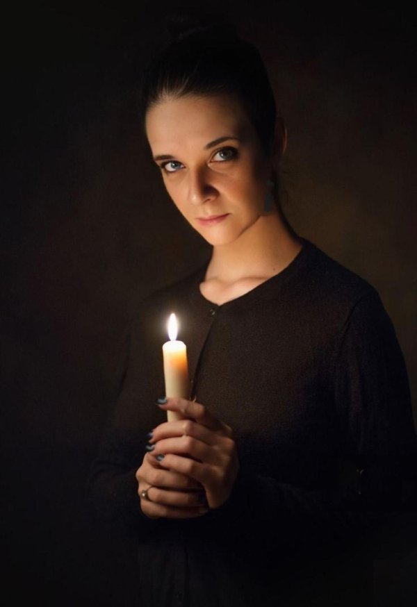 Фотосессия со свечами, Девушка со свечой, Женщина со свечой