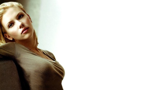 Scarlett Johansson на постере пленит своей красотой