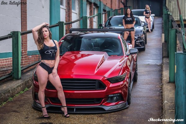 Девушки и мустанг, Автомобиль ford mustang, Девушка