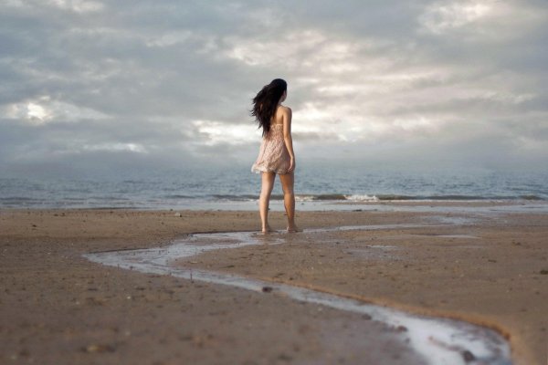 Девушки у моря, Девушка на берегу моря, Девушка на берегу