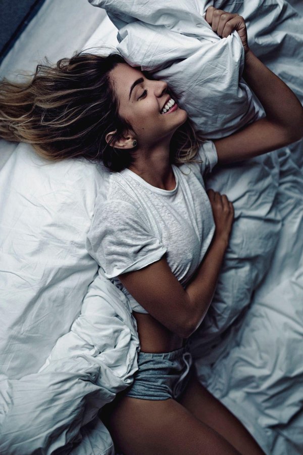 Фотосессия в постельном стиле, Фотосессии идеи, Фотосессия для девушки идеи