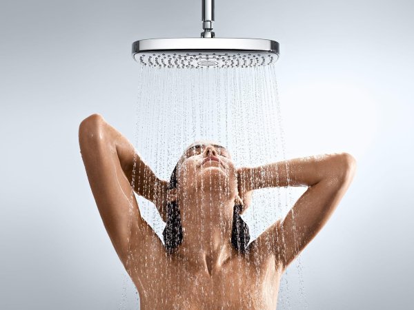 Верхний душ hansgrohe raindance e air, Верхний душ hansgrohe raindance select e, Красивая девушка в душе