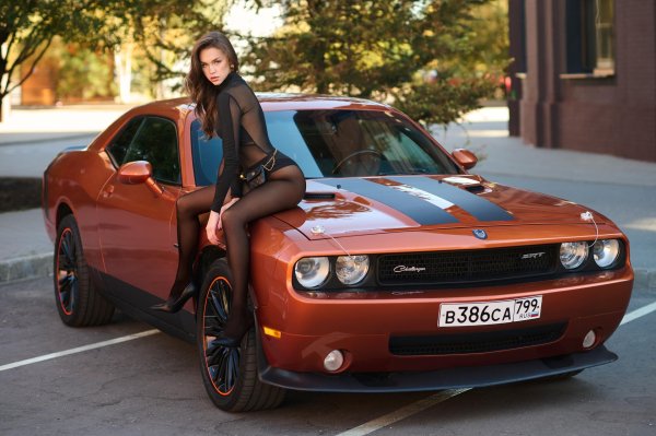 Додж челленджер и девушка, Девушки с авто, Автомобиль девушка