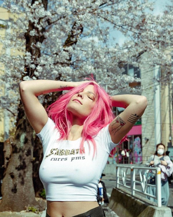 Pink холзи, Девушка с розовыми волосами, Холзи