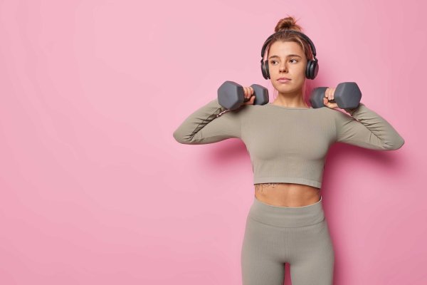 Спорт фитнес, Упражнения с гантелями, Фитнес девушка
