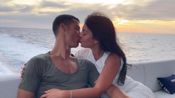 Роналду и Джорджина показывают супружеское счастье