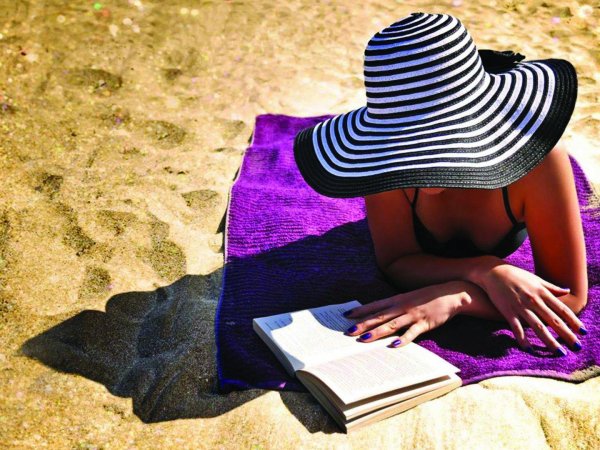 Девушка в шляпе на море, Шляпа на пляж, Девушка в шляпе на пляже