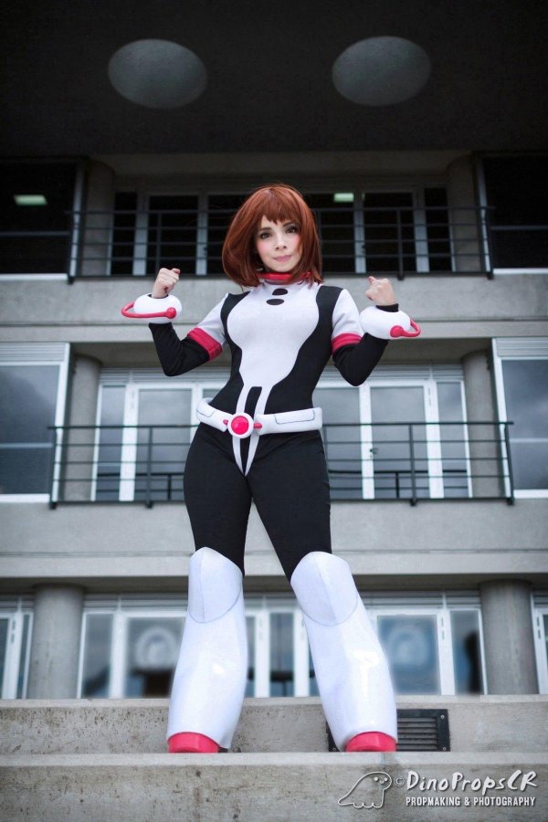 Kawaii Fox воплощает страсть в косплее Ochako Uraraka