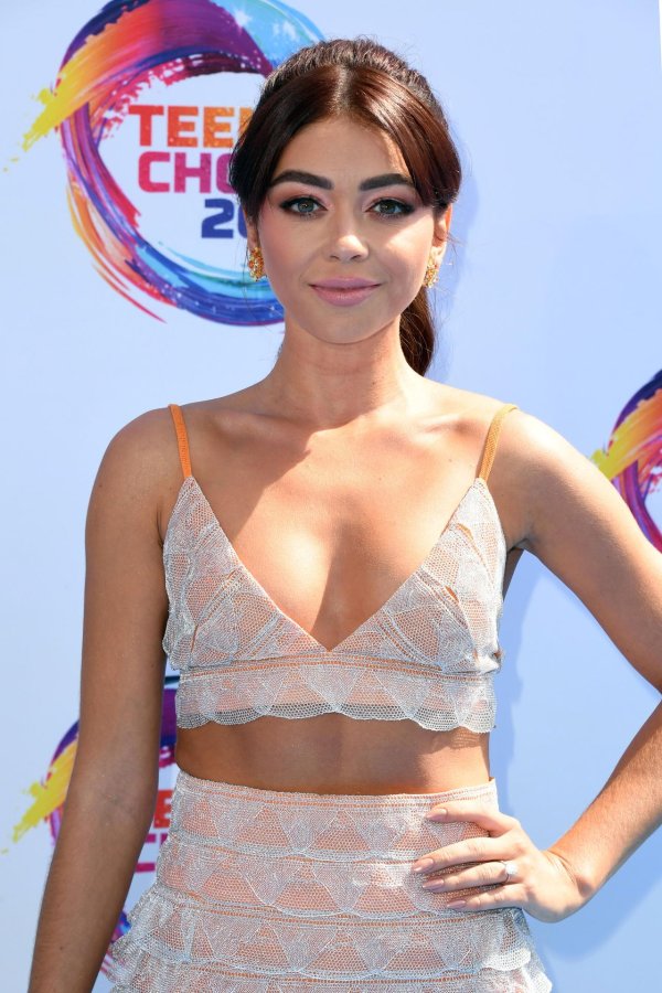 Сара Хайланд соблазняет на Teen Choice Awards в бикини и привлекательном образе