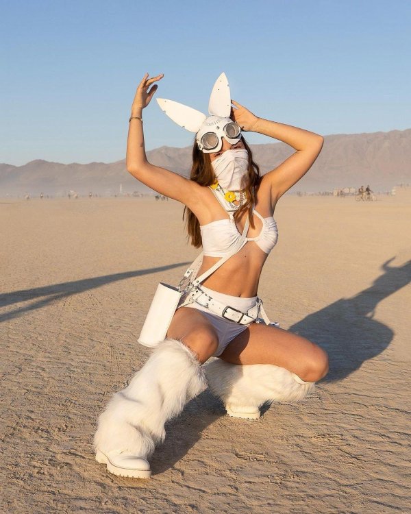 Костюм Burning Man Сашы Спилберг