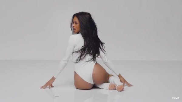 Голая певица Ciara I Bet