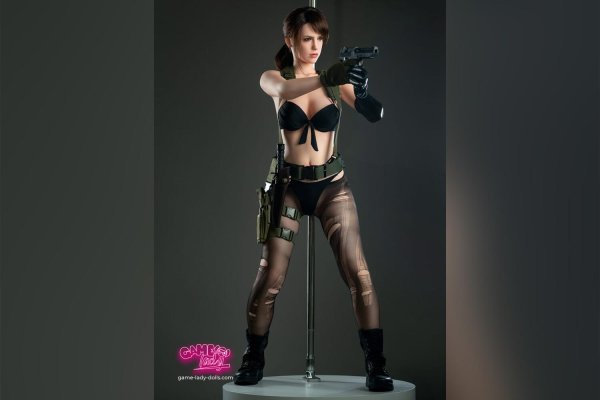 Обольстительная Молчунья в эротическом косплее из Metal Gear