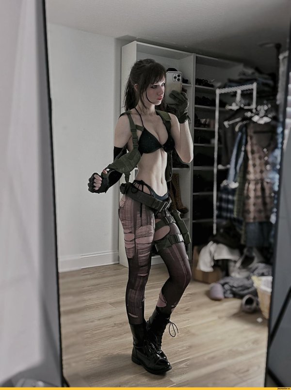 Сексуальная Молчунья в эротическом косплее Metal Gear