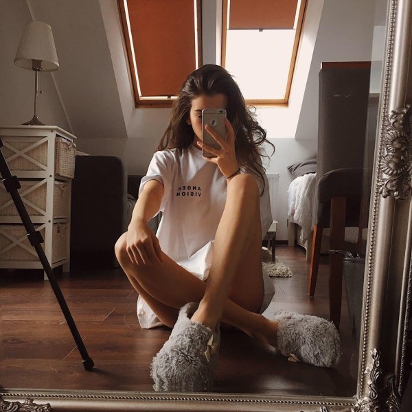 Вдохновляющие идеи домашней фотосессии девушки в комфорте