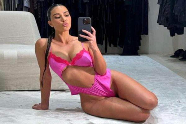 Kim kardashian instagram, Kimberly kardashian, Ким кардашян реклама купальников
